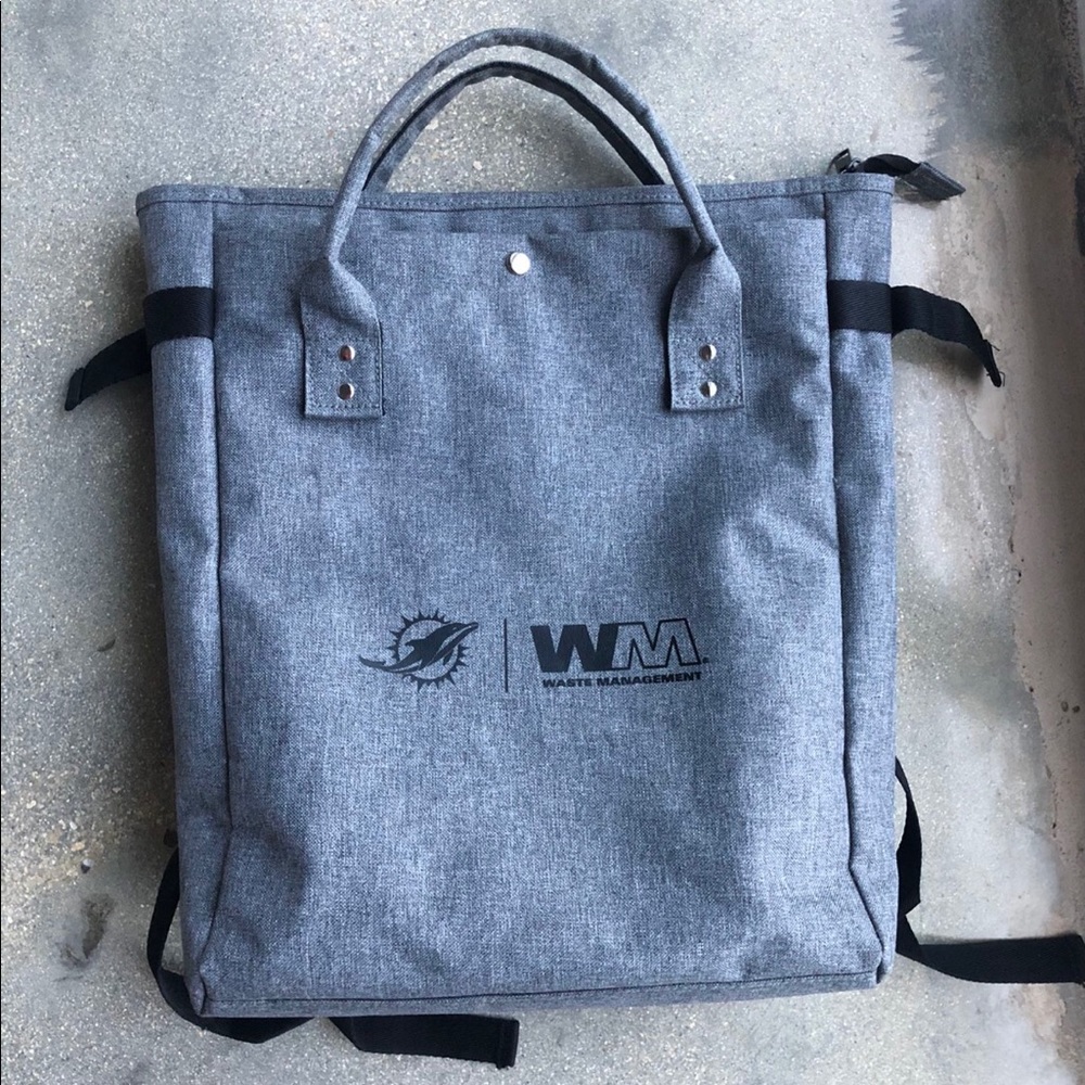 Backpack laptop compartment